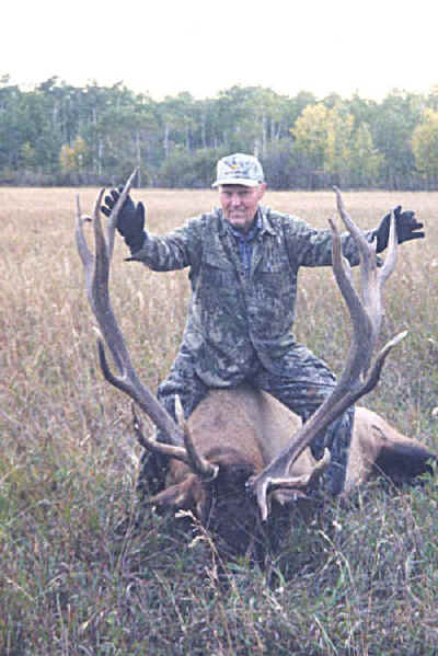 Russell Ericksen from Oregon with trophy bull elk at Echo Lake Hunts in Saskatchewan
