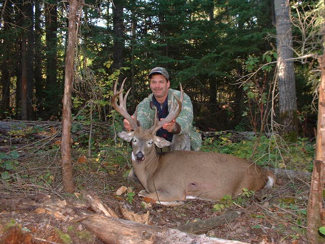 Darrell Slaton from Texas with trophy whitetail at Echo Lake Hunts in Saskatchewan