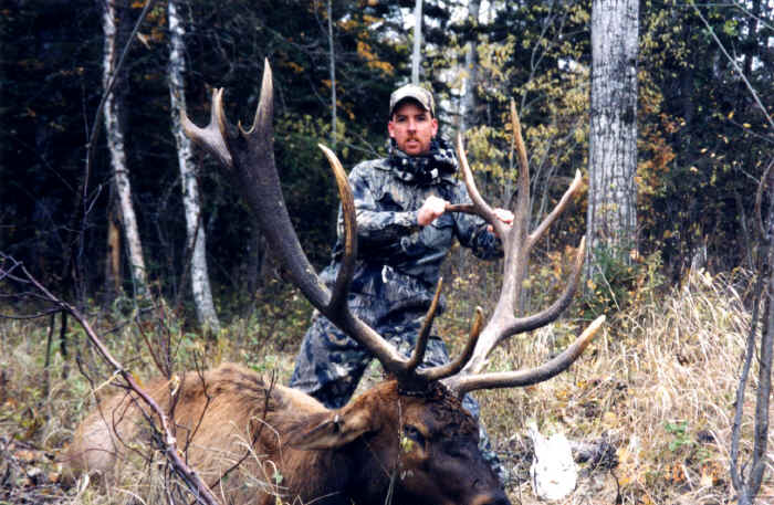 Glen Buckner from Texas with trophy whitetail at Echo Lake Hunts in Saskatchewan