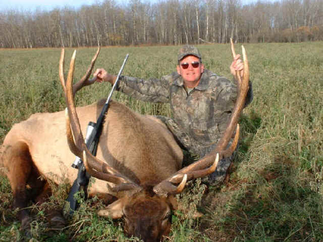 David Langford from Georgia with trophy elk at Echo Lake Hunts in Saskatchewan