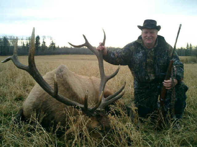 Jeff Birdwell from Texas with trophy elk at Echo Lake Hunts in Saskatchewan