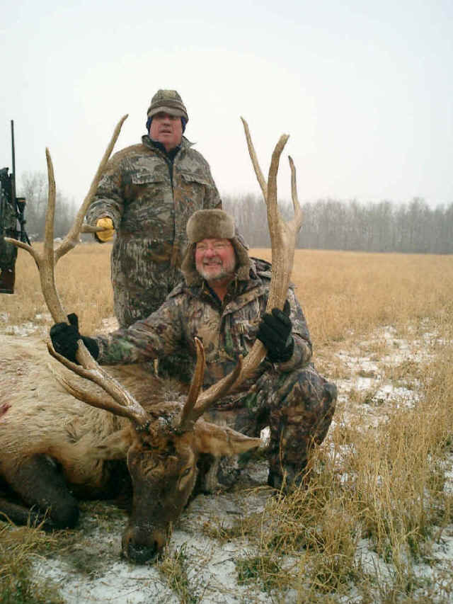 Joe Distefano from Texas with trophy elk at Echo Lake Hunts in Saskatchewan