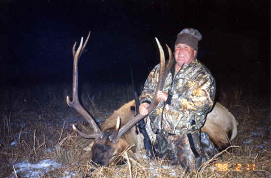 Mack Hayward from California with trophy elk at Echo Lake Hunts in Saskatchewan