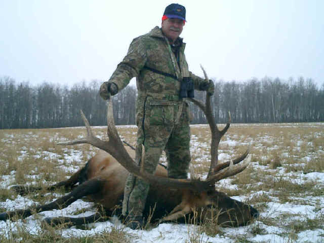 Duane Metzger from California with trophy elk at Echo Lake Hunts in Saskatchewan
