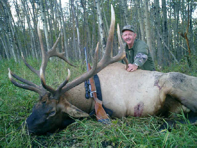 Jay Gunter from Nevada with trophy elk at Echo Lake Hunts in Saskatchewan