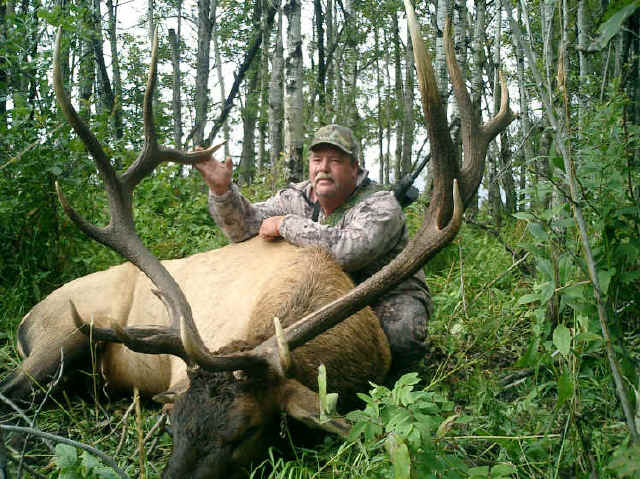 Larry Watley from Texas with trophy elk at Echo Lake Hunts in Saskatchewan