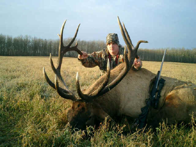 Michael Inscore from Texas with trophy elk at Echo Lake Hunts in Saskatchewan