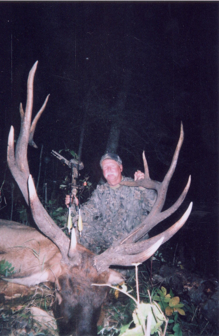 Sammy Robertson from Texas with trophy elk at Echo Lake Hunts in Saskatchewan