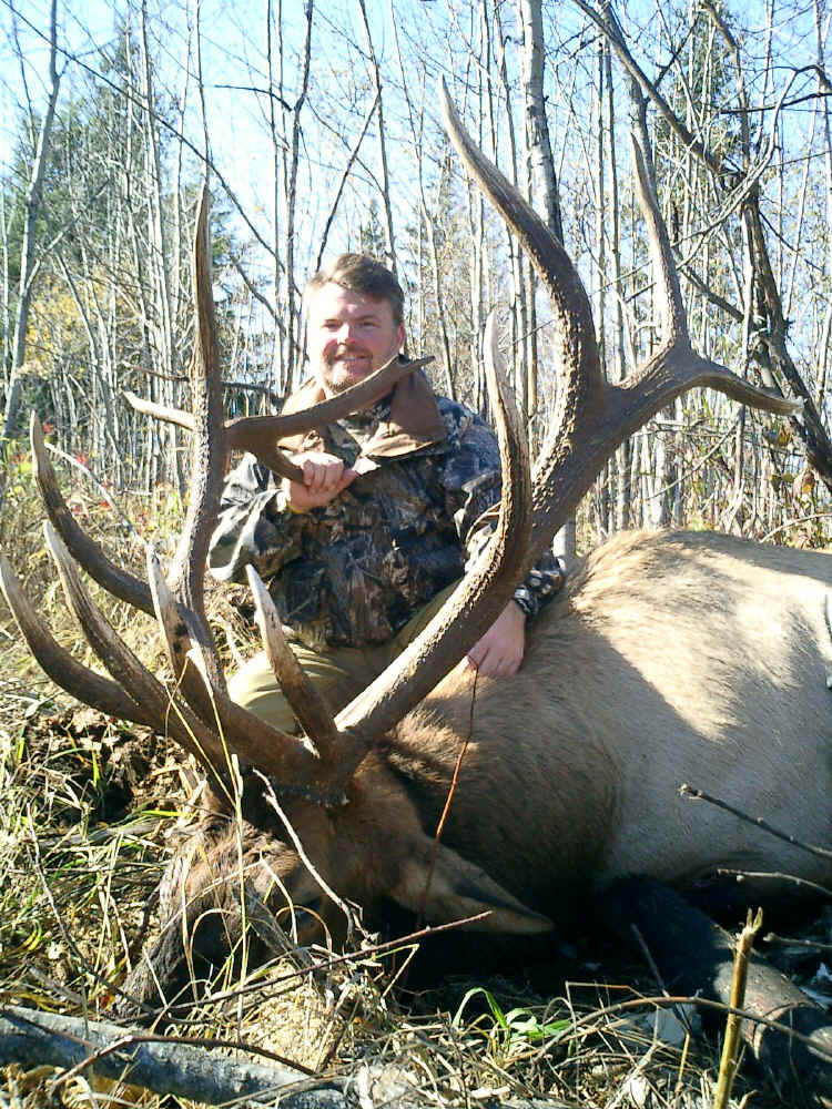 Tony Muscat from Texas with trophy whitetail at Echo Lake Hunts in Saskatchewan