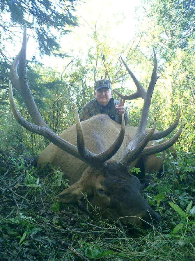 Wayne Haselden from South Carolina with trophy elk at Echo Lake Hunts in Saskatchewan