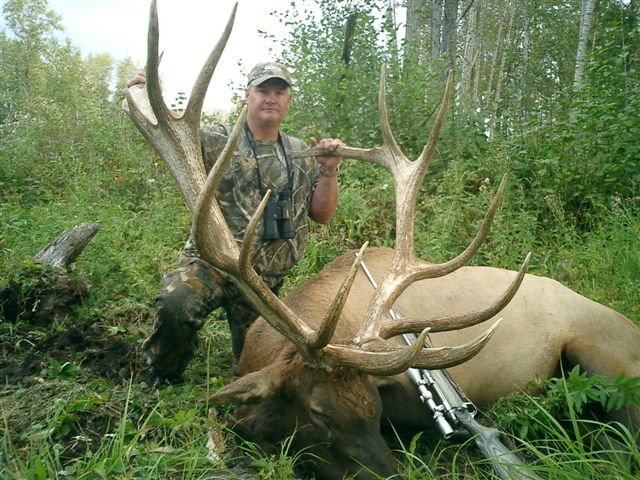 Brian Westerman from Minnesota with trophy elk at Echo Lake Hunts in Saskatchewan