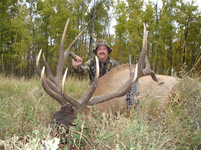 Jeff Speed from Texas with trophy elk at Echo Lake Hunts in Saskatchewan