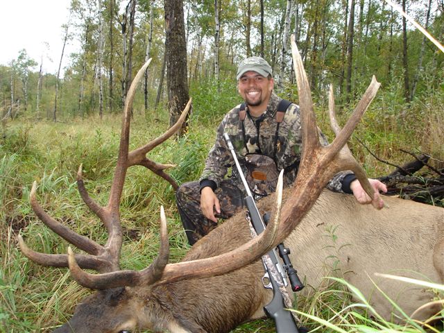 Jeram Dastrup from Utah with trophy elk at Echo Lake Hunts in Saskatchewan
