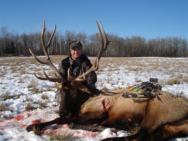Jeremy Perkins from Utah with trophy elk at Echo Lake Hunts in Saskatchewan