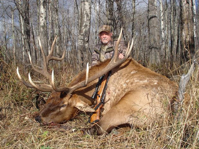Rich Anger from Michigan with trophy elk at Echo Lake Hunts in Saskatchewan