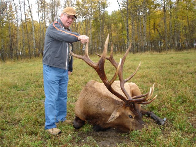 Robert Mccoy from Ohio with trophy elk at Echo Lake Hunts in Saskatchewan