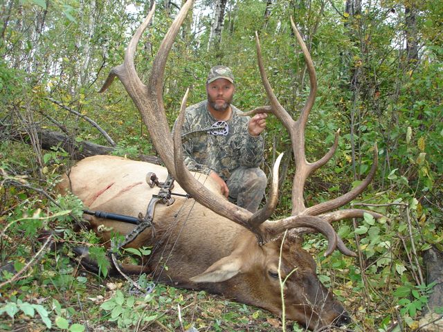 Sheldon Leavitt from Utah with trophy elk at Echo Lake Hunts in Saskatchewan