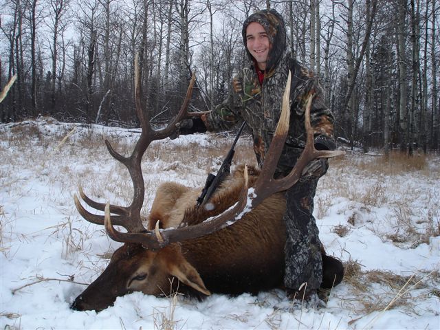 Brett Picket from Washington with trophy bull elk at Echo Lake Hunts in Saskatchewan