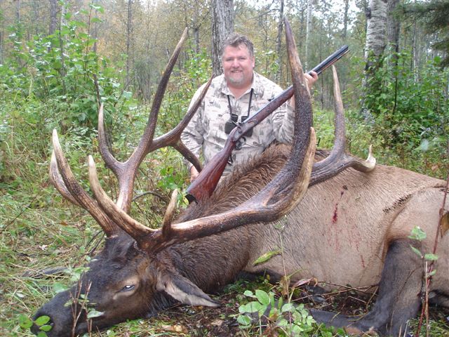 Craig Sullivan from Utah with trophy bull elk at Echo Lake Hunts in Saskatchewan