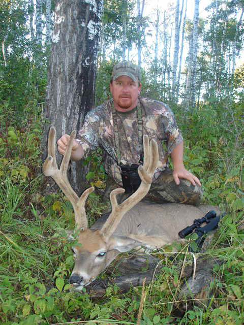 Darren Nelson from Utah with trophy deer at Echo Lake Hunts in Saskatchewan