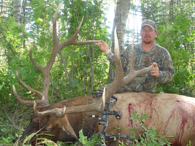 Darren Nelson from Utah with trophy bull elk at Echo Lake Hunts in Saskatchewan