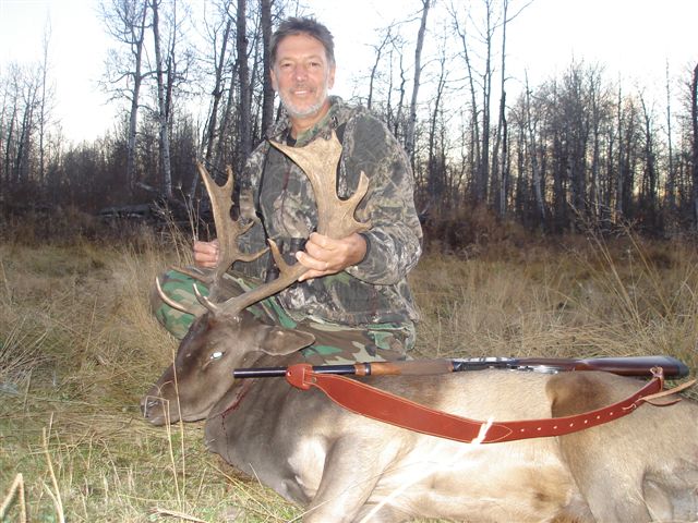 Domonic Pistillo from Hawaii with trophy deer at Echo Lake Hunts in Saskatchewan