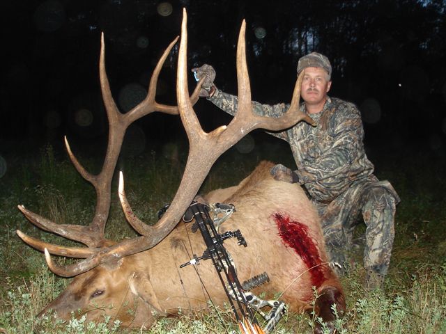 Jeff Horne from Ohio with trophy bull elk at Echo Lake Hunts in Saskatchewan