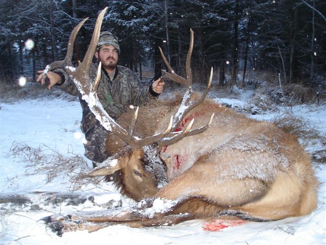 Justin Squyres from Louisiana with trophy bull elk at Echo Lake Hunts in Saskatchewan