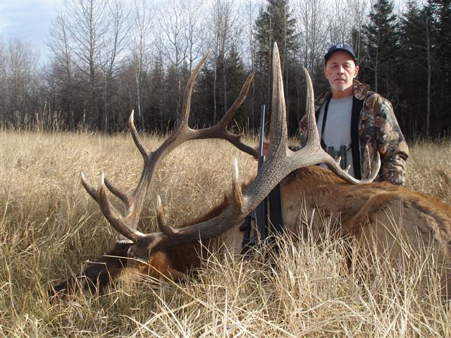 Lester Brenann from New Mexico with trophy bull elk at Echo Lake Hunts in Saskatchewan
