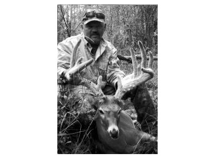 Shem Mackert from Utah with trophy deer at Echo Lake Hunts in Saskatchewan