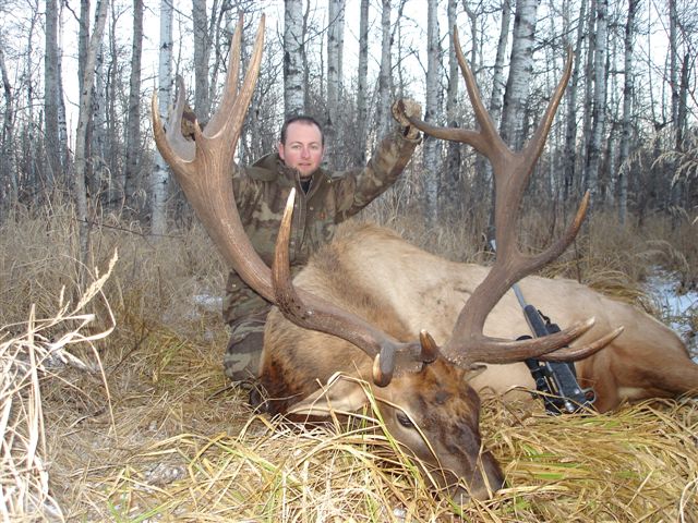 Tyler Lister from Texas with trophy bull elk at Echo Lake Hunts in Saskatchewan