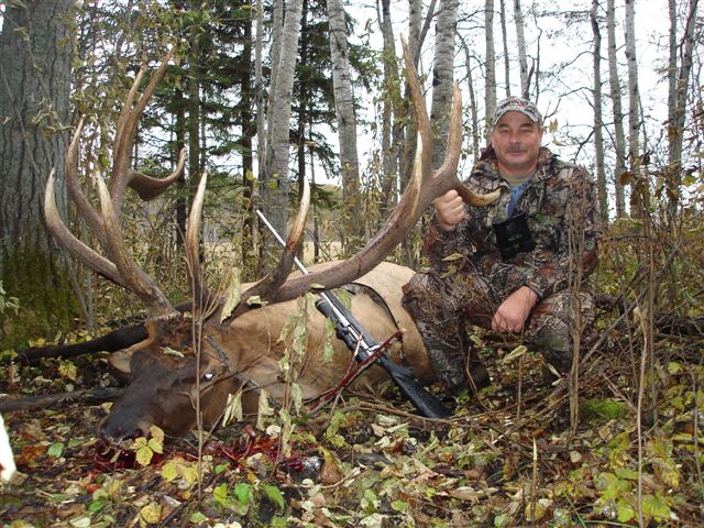 Lee Hesselmeyer from Texas with trophy bull elk at Echo Lake Hunts in Saskatchewan