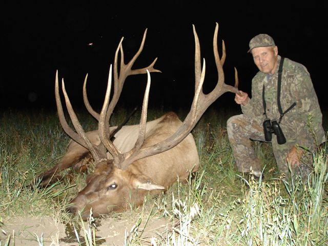 Russell Ericksen from Oregon with trophy bull elk at Echo Lake Hunts in Saskatchewan