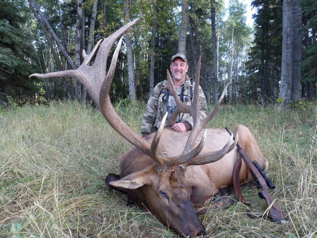 Steve Davenport from Oregon with trophy bull elk at Echo Lake Hunts in Saskatchewan