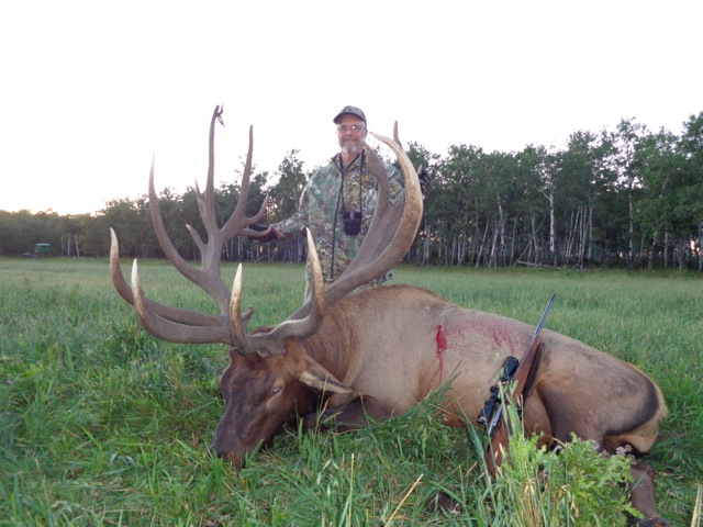 Leon Garlinghouse from New Mexico with trophy bull elk at Echo Lake Hunts in Saskatchewan