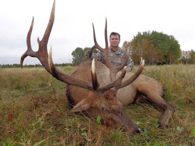 Richard Crane II from Louisiana with trophy bull elk at Echo Lake Hunts in Saskatchewan