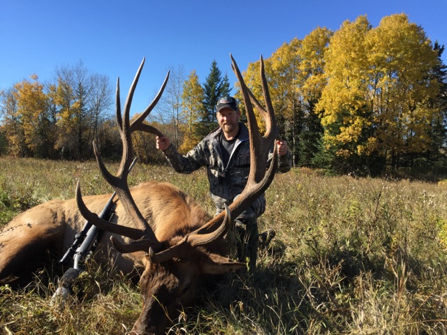 Scott Jenkins from Alaska with trophy bull elk at Echo Lake Hunts in Saskatchewan