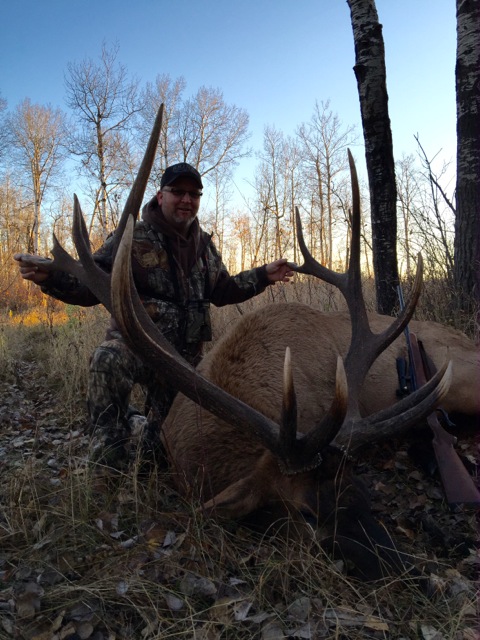 Scott Petterson from South Dakota with trophy bull elk at Echo Lake Hunts in Saskatchewan