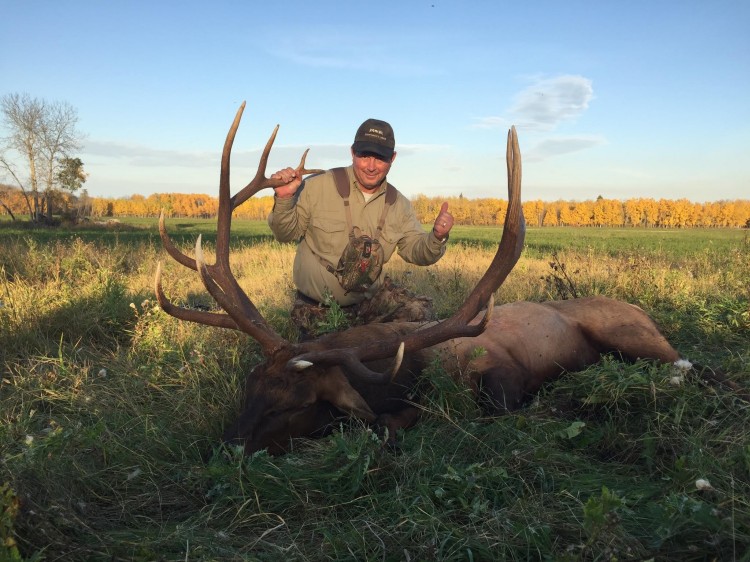 Charlie Emde from Oklahoma with trophy bull elk at Echo Lake Hunts in Saskatchewan