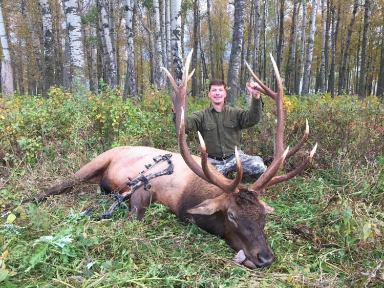 Dwight Andrus from Louisiana with trophy bull elk at Echo Lake Hunts in Saskatchewan
