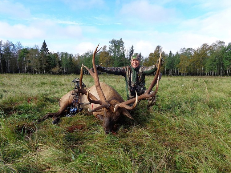 Willie Guizar from Texas with trophy bull elk at Echo Lake Hunts in Saskatchewan