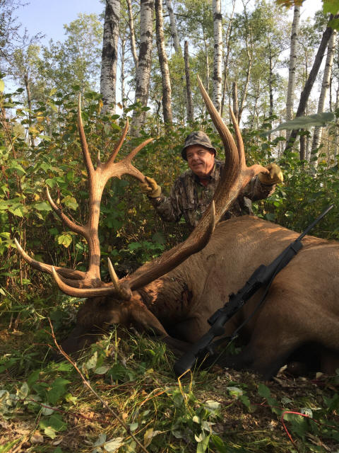 Jeff Zodrow from Michigan with trophy bull elk at Echo Lake Hunts in Saskatchewan