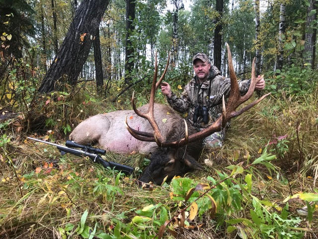 Leo Devries from South Dakota with trophy bull elk at Echo Lake Hunts in Saskatchewan